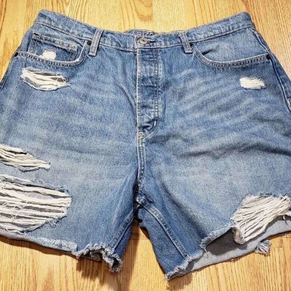 Arizona Women's Jean Shorts  Size: 17  High Rise  Distressed